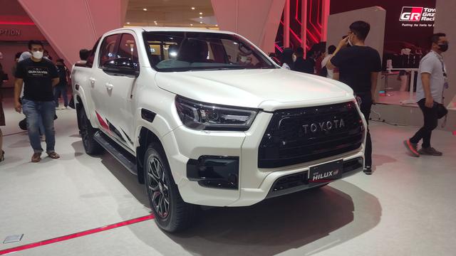 Model Terbaru, New Toyota Hilux Mulai Uji Tipe