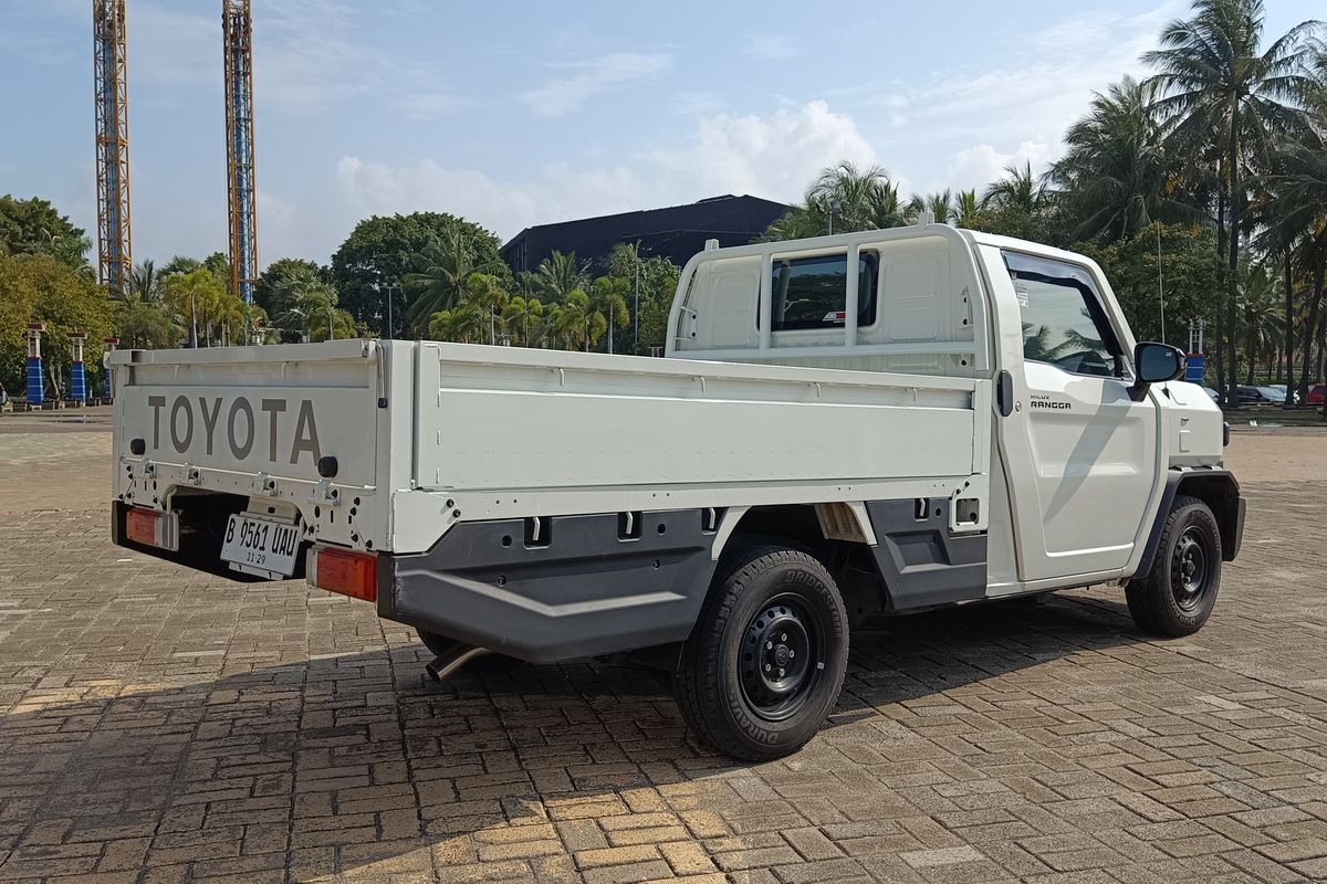 Apa Saja Fitur yang Diperoleh pada Toyota Hilux Rangga Varian Standard?